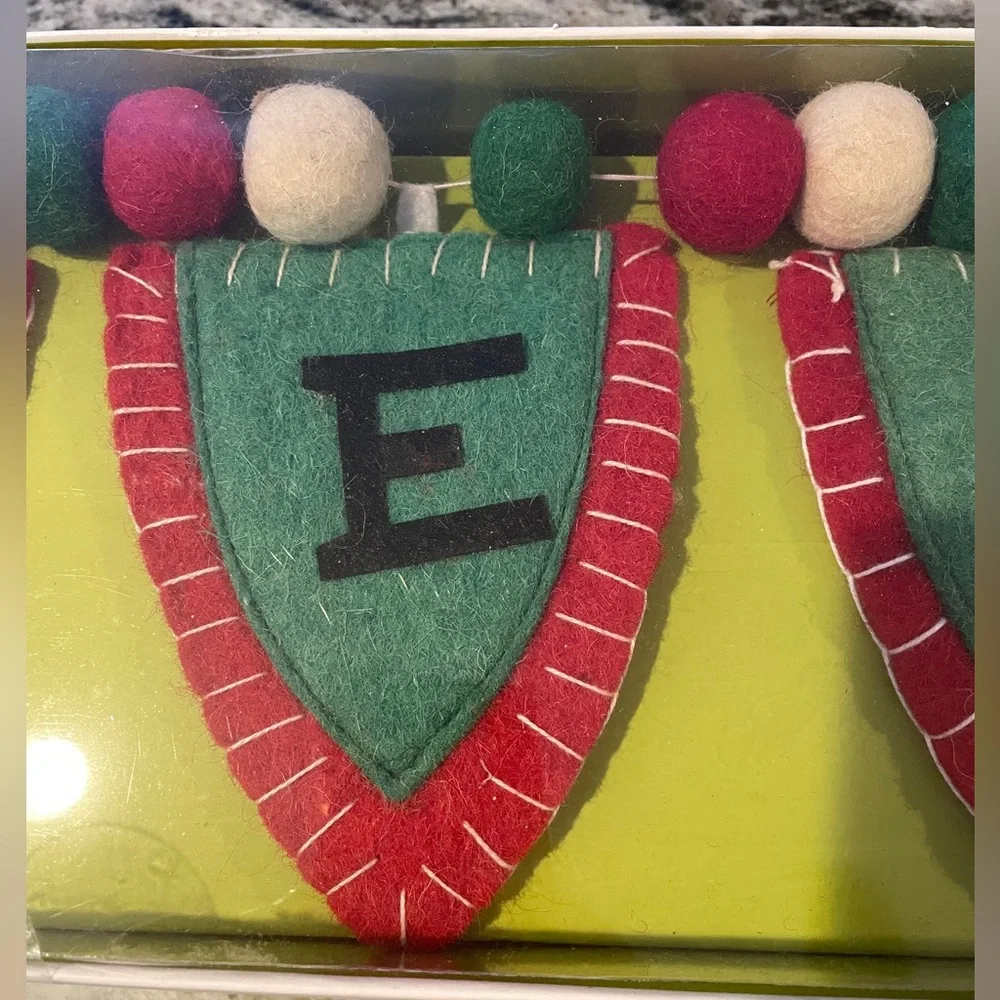 New in Box 6ft Queen West “Merry Christmas” Felt Garland